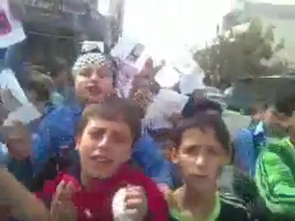 فري برس   إدلب   كفرنبل مظاهرة طلابية 24 10 2011 جـ1