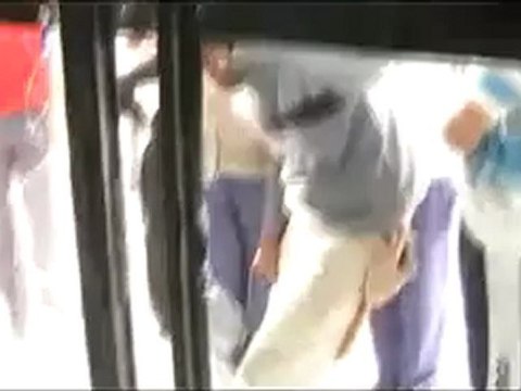 فري برس حمص دير بعلبة قصف المحلات التجارية ونهبها من قبل عصابات الاسد والشبيحة 24 10 2011