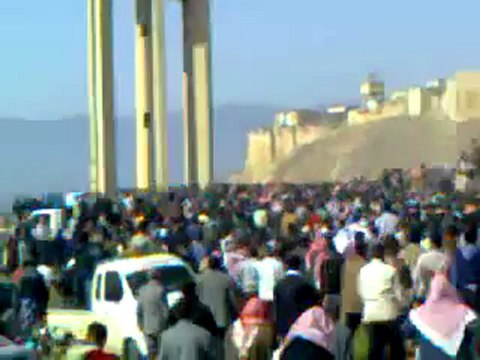 فري برس حماه قلعة المضيق 23 10 2011 تشييع الشهداء ج2