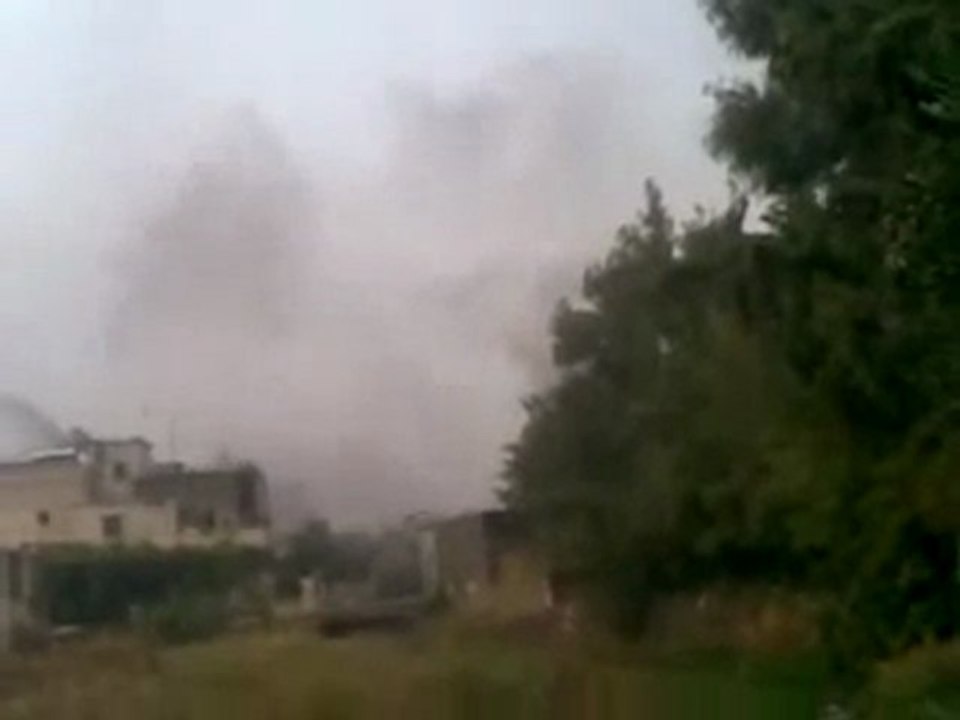 فري برس   حمص الحولة القصف العنيف على المنازل من قبل عصابات الاسد 24 10 2011