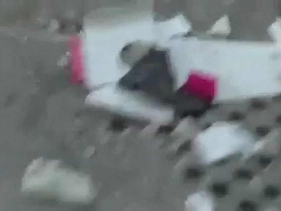 فري برس   حمص باب سباع آثار القصف والدمار الذي خلفته قصف عصابات الاسد 24 10 2011 ج2