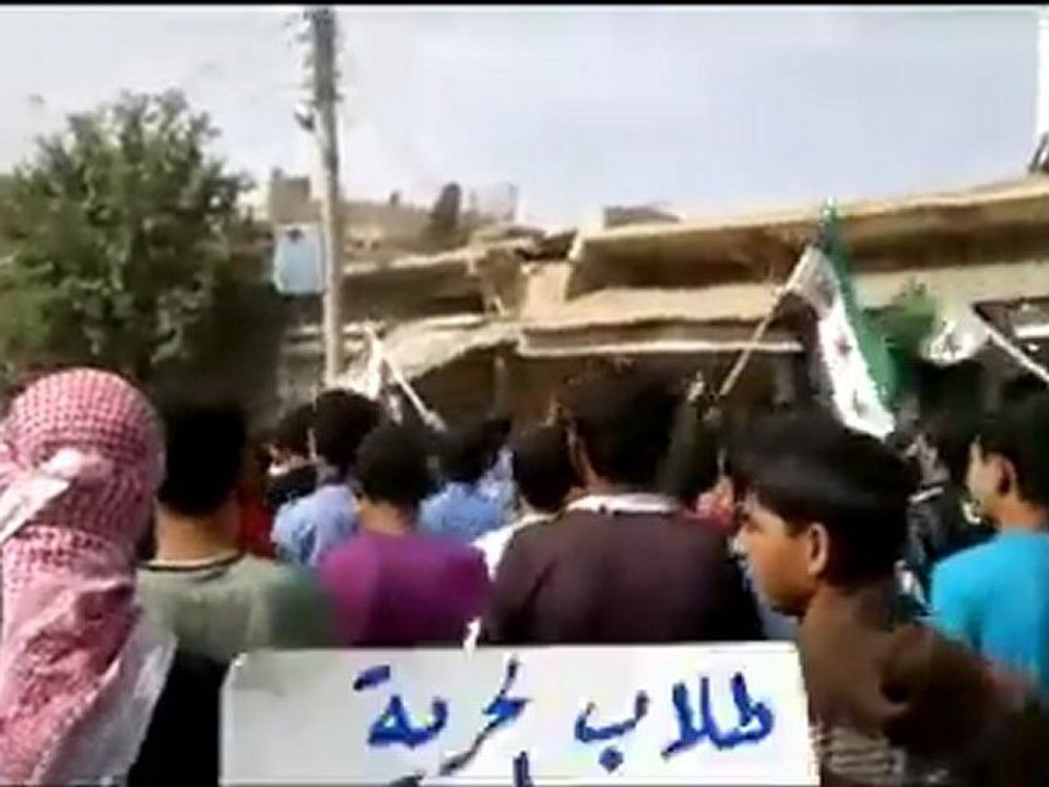 فري برس   دير الزور القورية انتفاضة الطلاب الاحرار لرفض نظام الاسد والمطالبة باسقاطه 25 10 2011