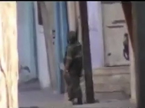 فري برس حمص باب السباع اقتحام المنازل من قبل عصابات الاسد 25 10 2011