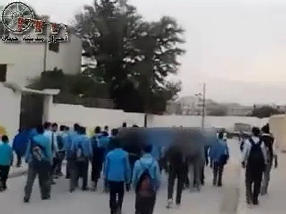 فري برس   حماة مظاهرة طلاب ثانوية عثمان الحوراني 26 10 2011