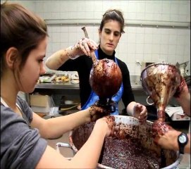US Bergerac Rugby : les filles préprent la cochonnaille pour dimanche