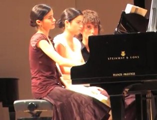 Céline et Camille Bouaziz sur un Steinway & Sons