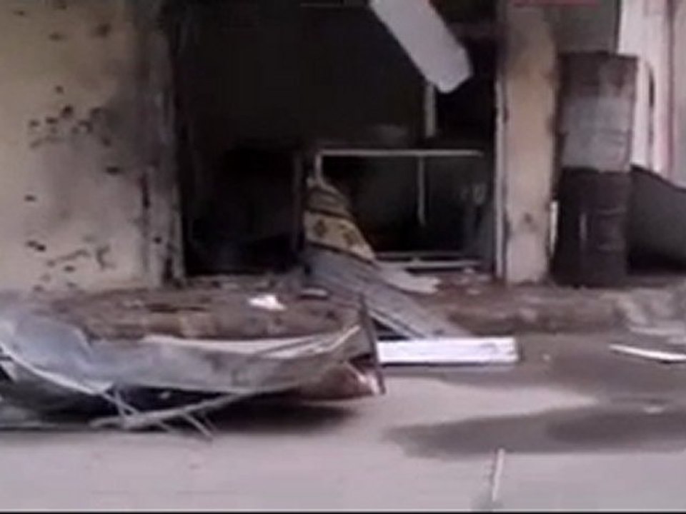 فري برس   حمص كرم الزيتون اثار القصف على المحلات 26 10 2011