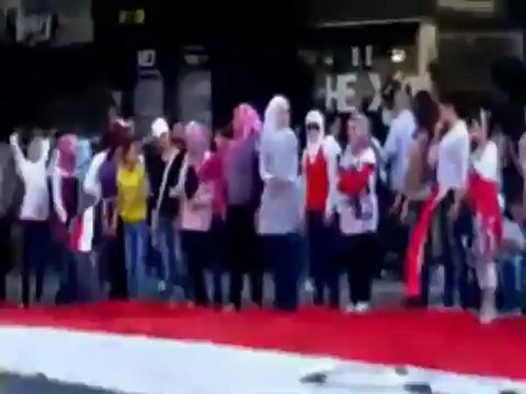 فري برس اللاذقية طالبات المدارس في اللباس المدني بعفوية 27 10 2011