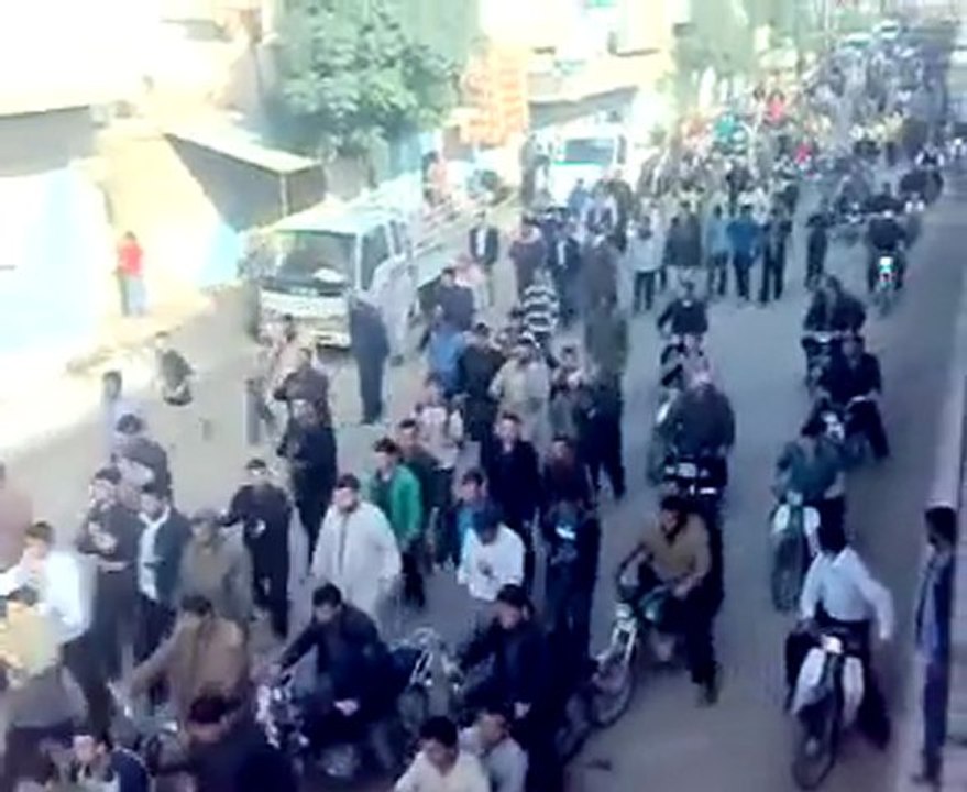 فري برس   حماة كرناز جمعة الحظر الجوي تشييع الشهيد باسل السلوم 28 10 2011 ج2