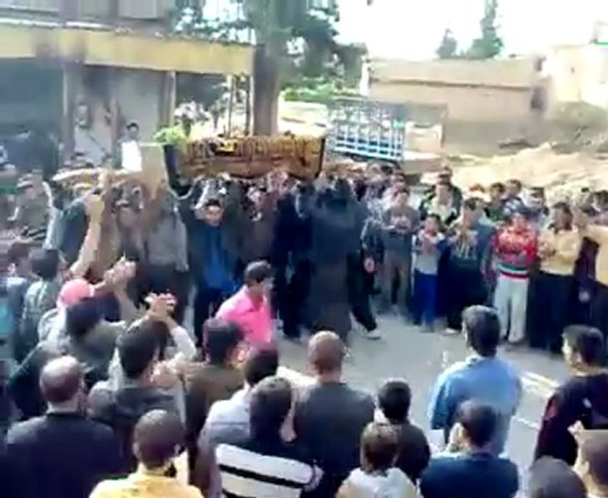 فري برس   حماة كفرنبودة جمعة الحظر الجوي تشييع الشهيد حسين رحال 28 10 2011