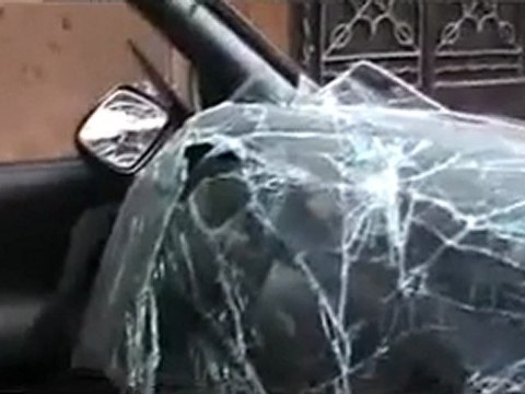 فري برس حمص باب السباع العدوية اثار الدمار والقصف على السيارات والمنازل بحد دخول كتائب بشار وقطعان الشبيحة الى حي العدوية 27 10 2011