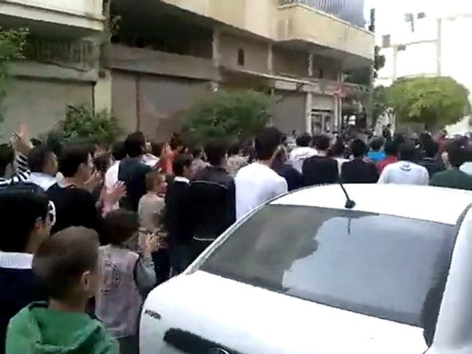 فري برس   حمص المحتلة   حي الميدان جمعة الحظر الجوي 28 10 2011 ج1