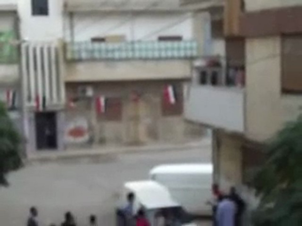 فري برس   حمص باب تدمر جمعة الحظر الجوي إصابات في صفوف المتظاهرين  28 10 2011
