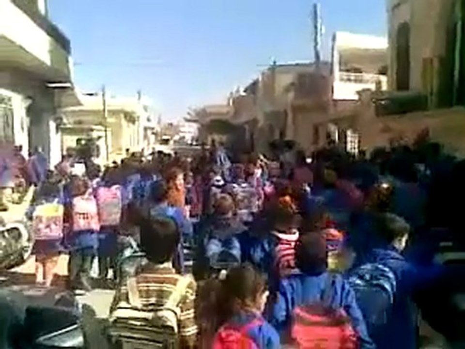 فري برس   إدلب   كللي    مظاهرة طلابية أحد تجميد العضوية 30 10 2011 جـ1