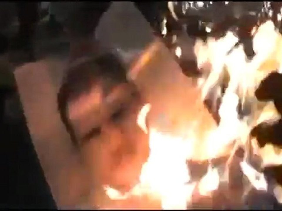 فري برس   اللاذقية  مظاهرة شباب التغيير أمام جامع صوفان 30 10 2011