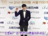 [19/01/2012] Lee Minho on 21st High One Seoul Music Awards Red Carpet (2)