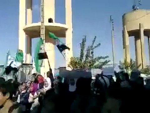 فري برس إدلب حاس مظاهرة طلابية الإثنين 31 10 2011 جـ1
