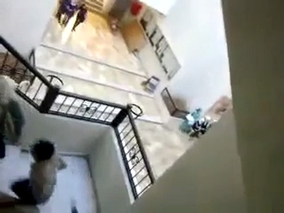 فري برس   درعا اقتحام الأمن لحرم جامعة درعا 31 10 2011