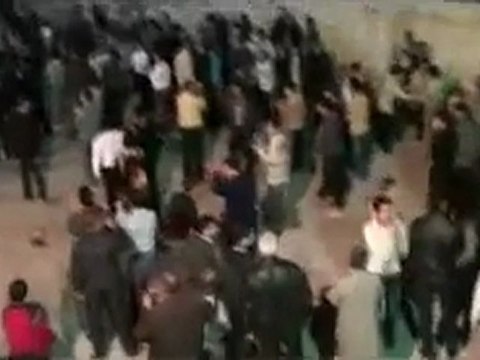 فري برس حمص دير بعلبة اطلاق النار من حاجز الجامعة 31 10 2011