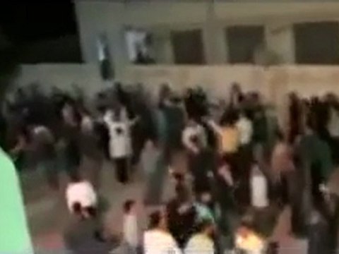 فري برس حمص دير بعلبة اطلاق النار من حاجز الجامعة 31 10 2011