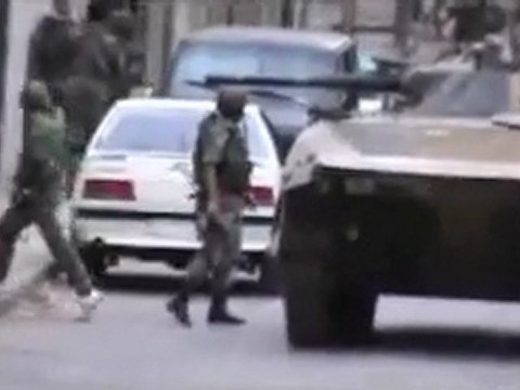 فري برس حمص باب السباع اقتحام الحي من قبل قوات الامن والشبيحة مدعومة بالاليات والمدرعات 31 10 2011