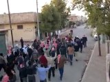 فري برس   حلب مارع أبطال مارع يتظاهرون أمام باص الأمن 2 11 2011 ج1