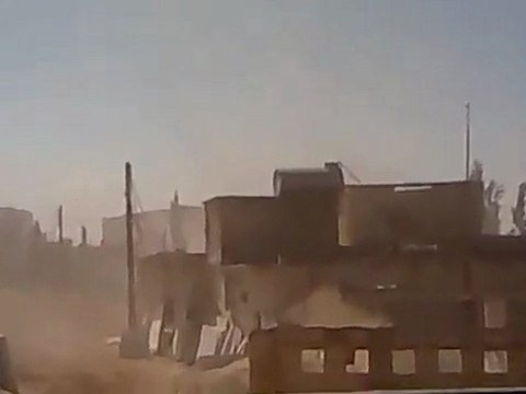 فري برس احتراق المنازل في باباعمرو واطلاق النار على المصور 2 11 2011