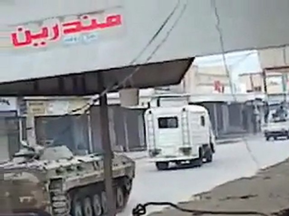 فري برس   حماة قلعة المضيق اقتحام البلدة بالدبابات واطلاق نار عشوائي 3 11 2011