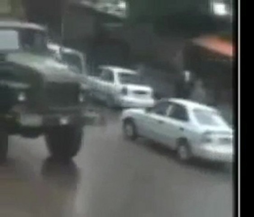 فري برس   ريف دمشق عين ترما مرور التعزيزات العسكرية المتجهه نحو الغوطة 3 11 2011