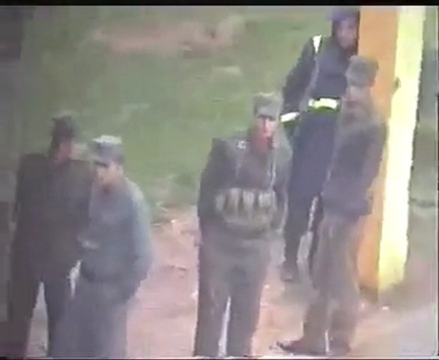 فري برس   حمص جامع عمر بن الخطاب التواجد الامني الكثيف 4 11 2011