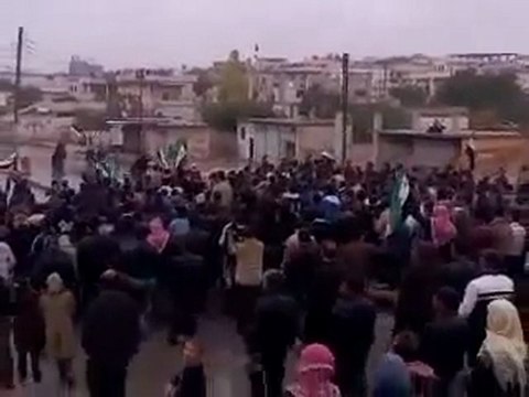 فري برس ادلب حاس مظاهرة تنادي بإسقاط انظام 5 11 2011
