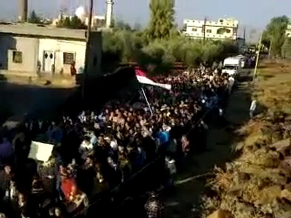 فري برس   حوران المليحة الشرقية مظاهرة أول أيام العيد 6 11 2011