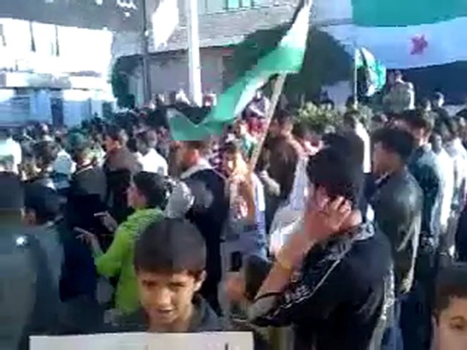 فري برس   حماة اللطامنة مظاهرة حاشدة يقودها قاشوش صغير ويظهر فيها ابناء لشهداء من الثورة 9 11 2011