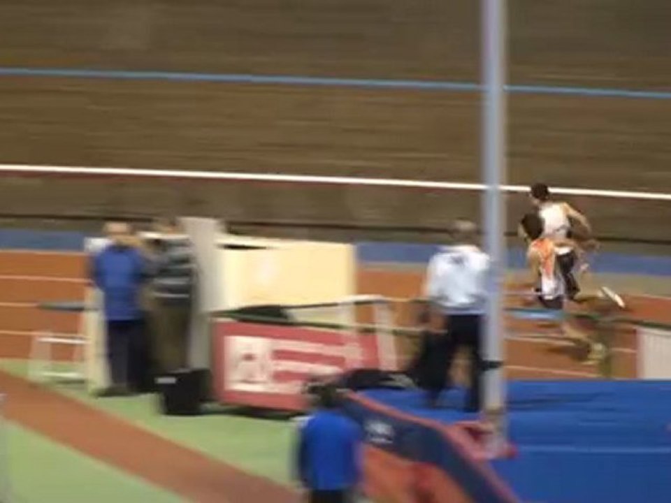 Samuel PERRIN - 200m en salle - Championnats de Gironde 2011 3ème journée