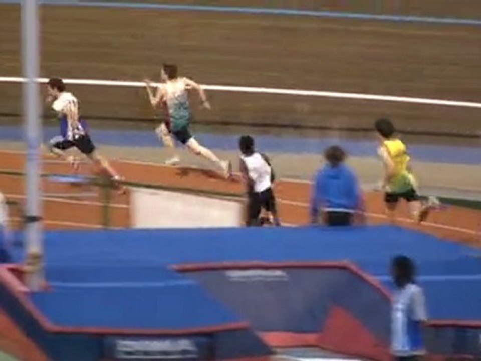 Delphin ZUGRANA - 200m en salle - CHampionnats de Gironde 2011 3ème journée