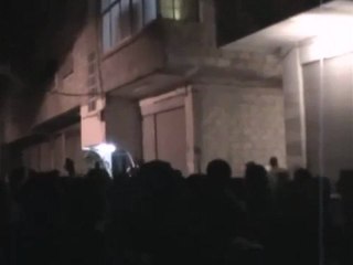 فري برس   سقبا الأحرار يعزون أهل الشهيد عبد المعين 6 11 2011