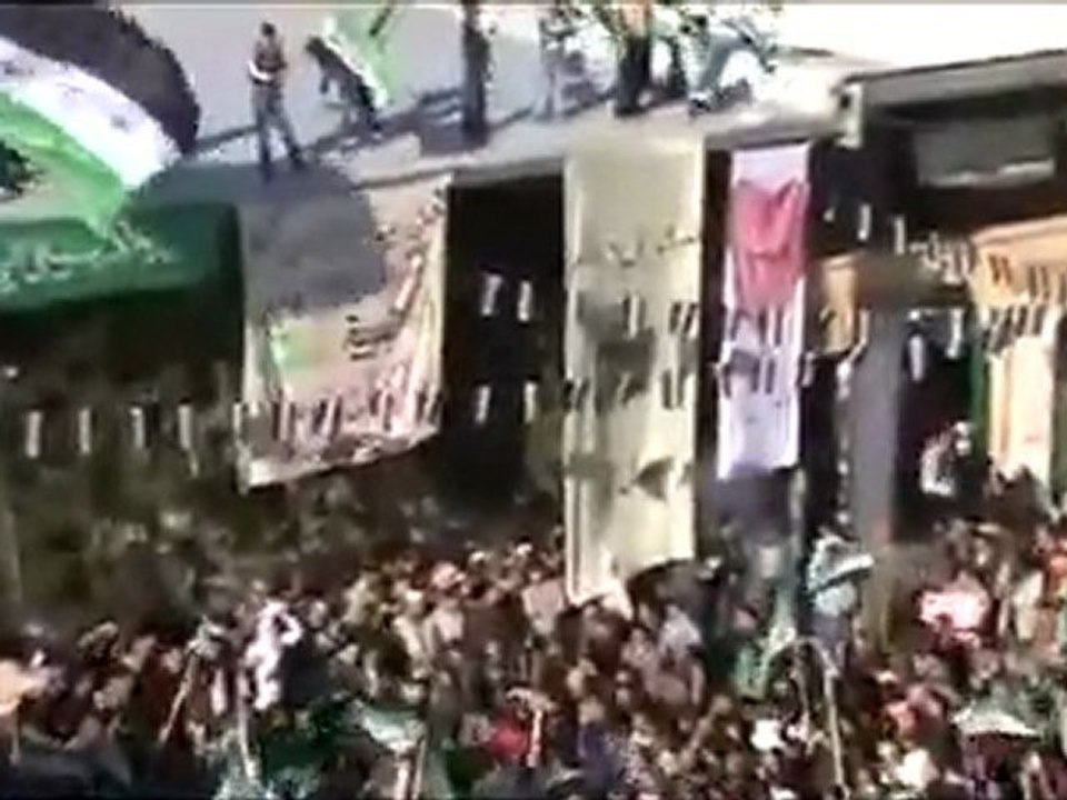 فري برس   مدينة ادلب مظاهرة اول ايام العيد 6 11 2011 ج1