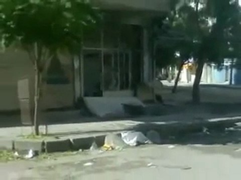 فري برس حمص باب تدمر أثار ضرب قنبلة مسمارية على أحد المحلات 7 11 2011