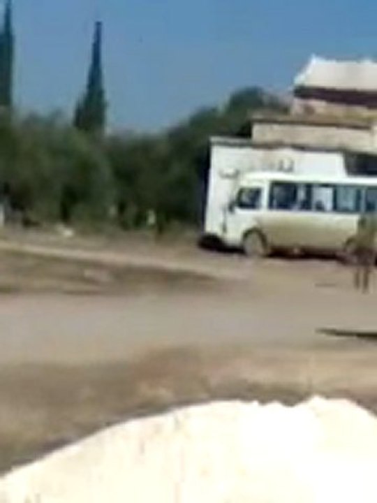 فري برس   حماة الغاب قسطون تعزيزات عسكرية جديدة تصل البلدة تنفيذا لبنود المبادرة العربية 7 11 2011