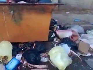 فري برس   حمص العدوية عدم جمع القمامة 7 11 2011