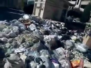 فري برس   حمص النازحين عدم جمع القمامة 7 11 2011
