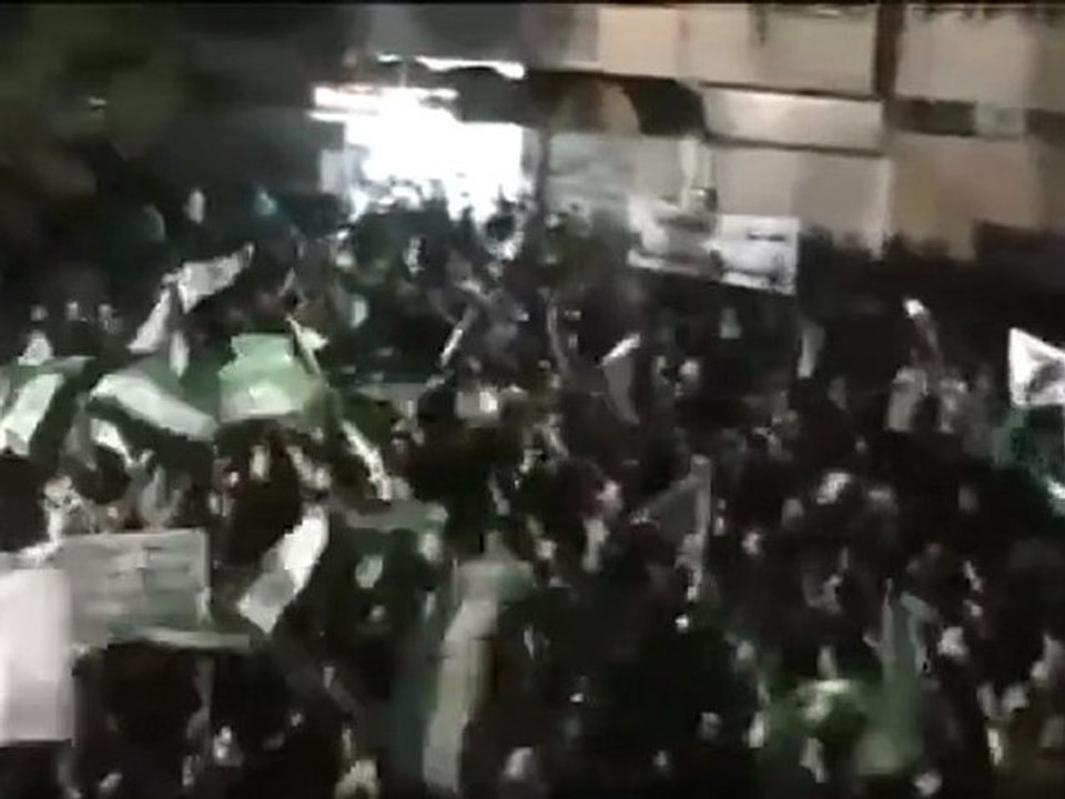 فري برس   حمص مسائية حي الخالدية مناشدة من ثوار حمص الى الدكتور محمود الدغيم 7 11 2011