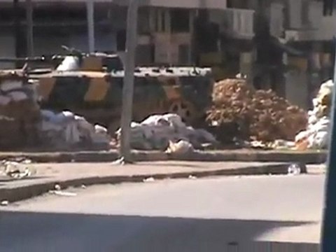 فري برس حمص الخالديه تمركز الدبابات عن دوار القاهرة 7 11 2011