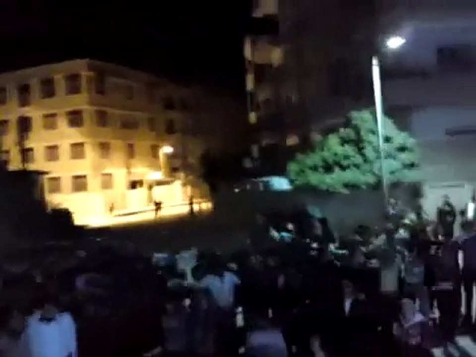 فري برس   حماة حي القصور مسائية حاشدة نصرة لحمص العدية 8 11 2011 ج2