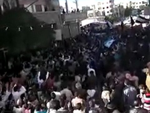 فري برس حمص البياضة الفنانة فدوى سليمان تقود المظاهرات 8 11 2011