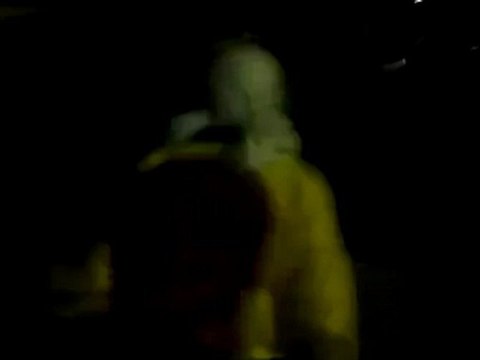 فري برس خروج مظاهرة حاشدة في حي كاوز اثناء القصف على بقية الاحياء في حماه 8 11 2011