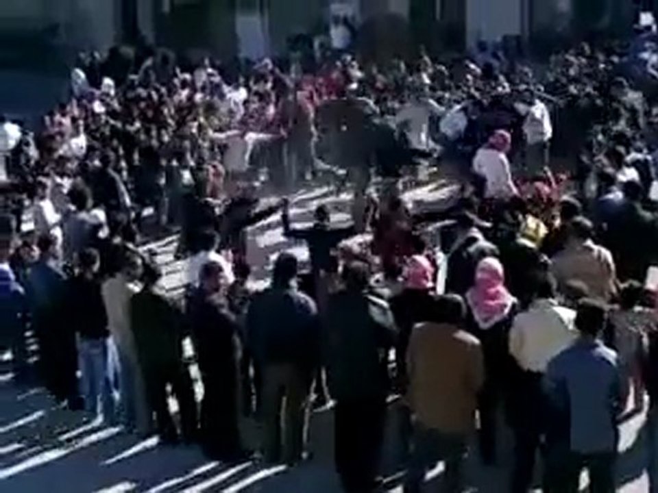 فري برس   ادلب سرجة مظاهرة في آخر أيام العيد رغم الحصار الشديد عليها 9 11 2011