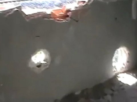 فري برس باباعمرو آثار القصف على أحد المنازل وتكذيب قناة الدنيا فيما ادعت 9 11 2011