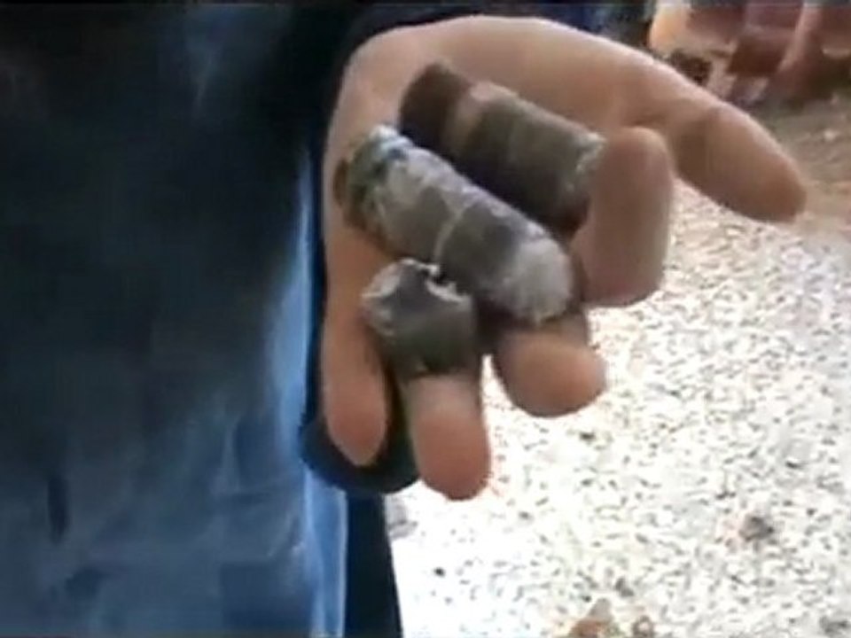 فري برس    باباعمرو لقاء مع صاحبة منزل تم قصفه و آثار القصف على المنزل 9 11 2011