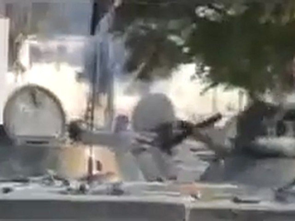 فري برس   حمص تلبييسة   تجمع عربات الجيش عند الجسر واستنفار الجيش 10 11 2011